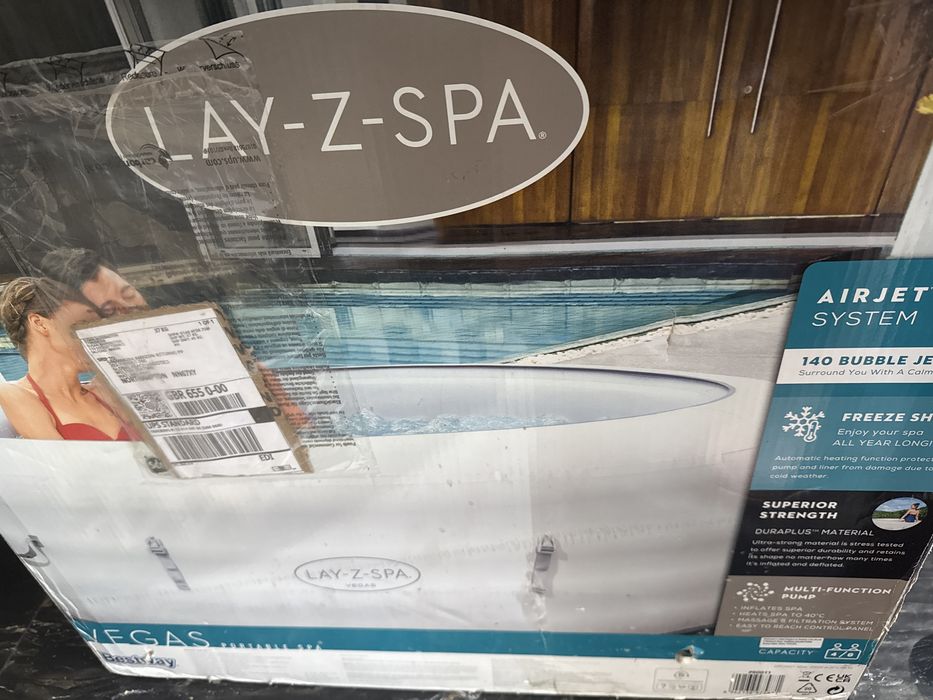 LAY-Z SPA   Jacuzzi hidromasaj 4-6 persoane (nou)