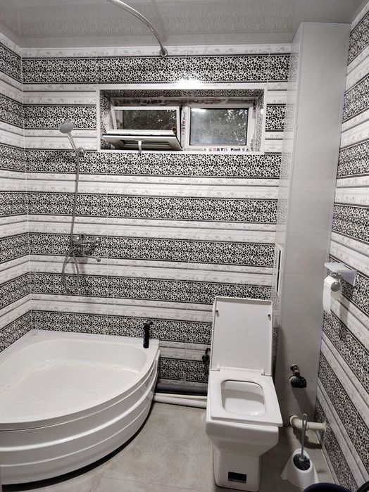 Квартира 2 комнатная, в 2 этажном доме. Первый этаж.