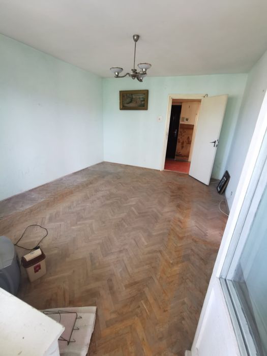 Vand apartament cu 3 camere