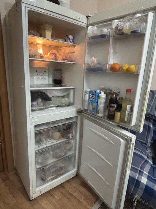 Холодильник с морозильником