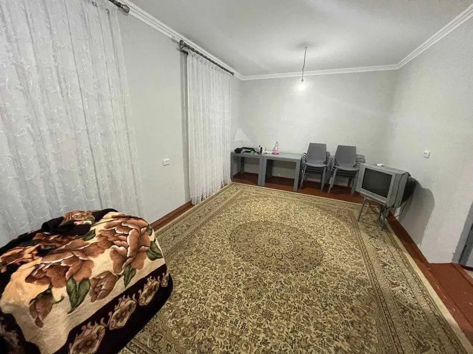 Dala hovli Sotiladi srochno (dacha)