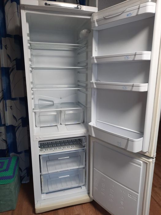 Холодильник Indesit