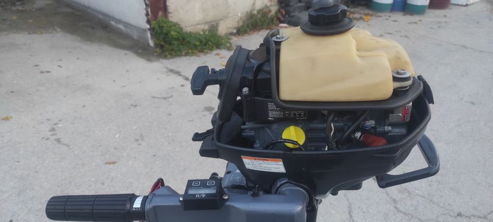 Извънбордов четиритактов двигател за лодка Yamaha 2,5