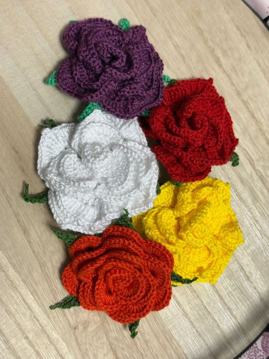 Brosa Trandafir Galben Handmade Tricotat