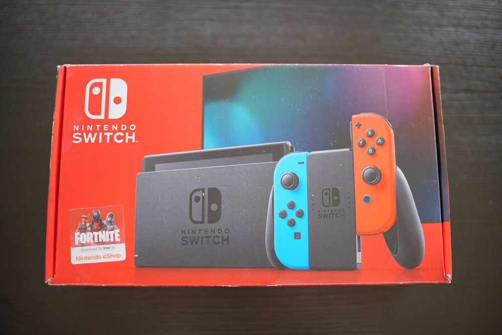 Nintendo Switch + Original Box