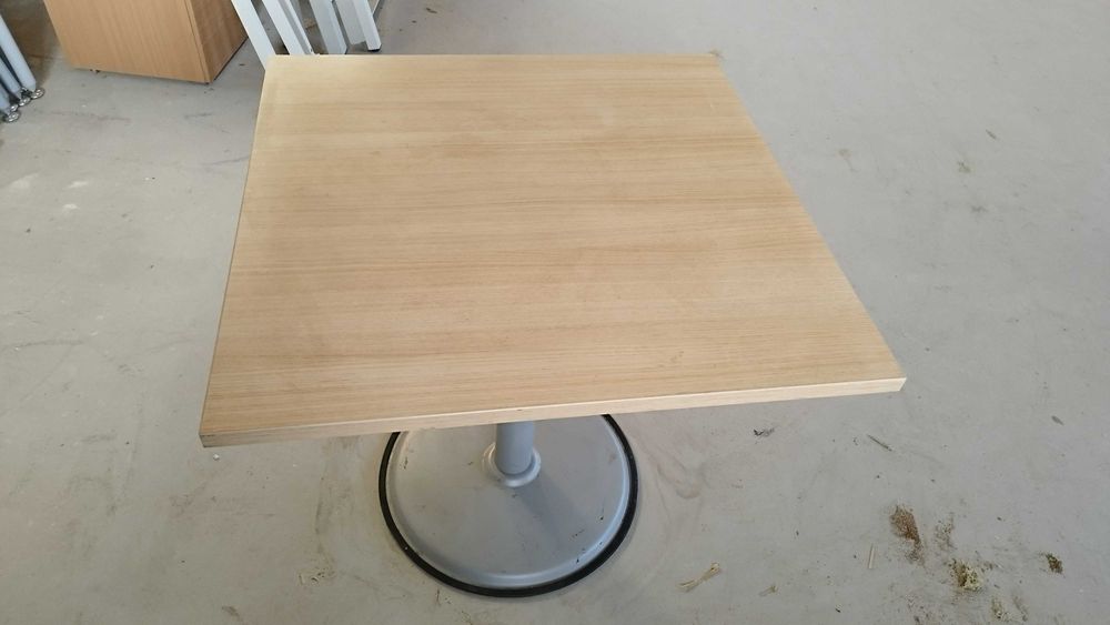 Маси кръгла ф-90см и квадратна 80/80см с метален крак