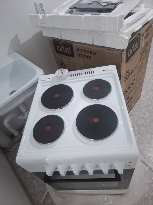 Продам электрическую плиту Comarella 50 00-E