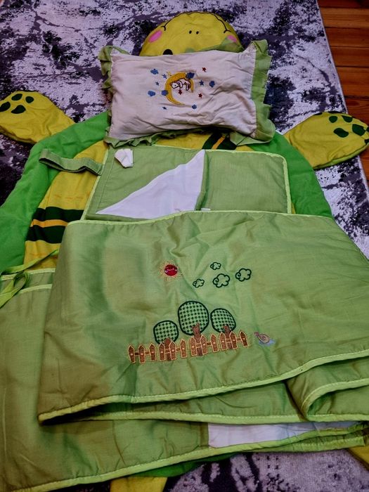 Одним лотом детские подушки, бортик в кроватку, навесной органайзер