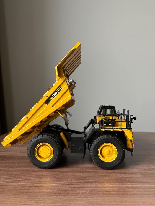 Сувенирная модель Komatsu HD785-7