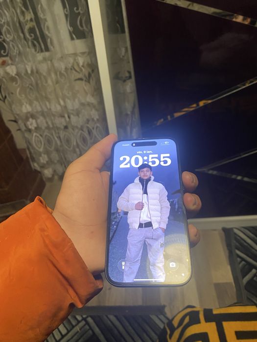 IPhone16 întreținut foarte bine bateria 100% 144 de cicluri de incarca