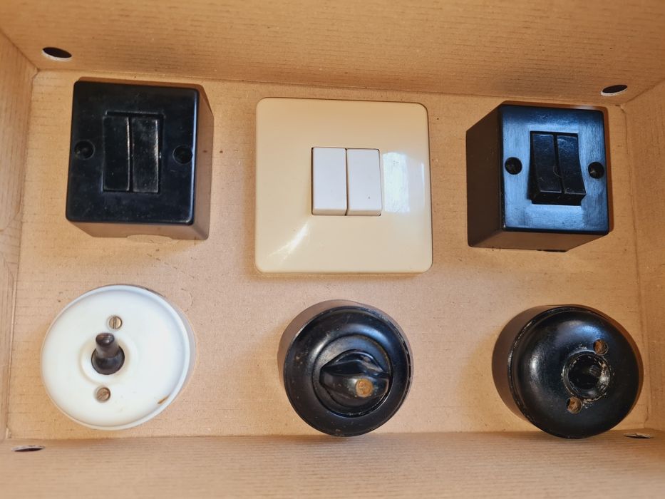 Intrerupatoare vechi romanesti , anii 30-80, colectie,expozitie