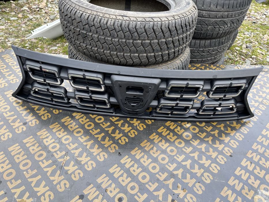 Решетка Dacia Duster