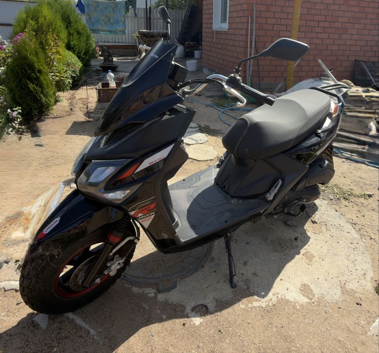 Продам скутер Yiyang