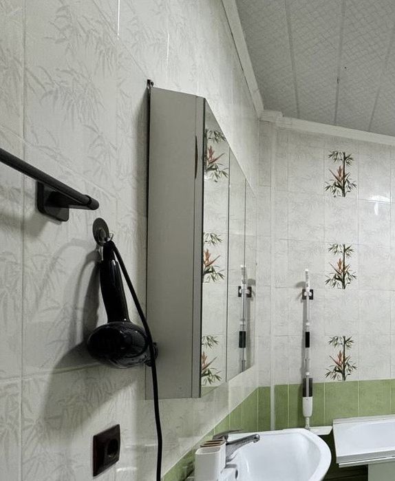 Зеркало со шкафами