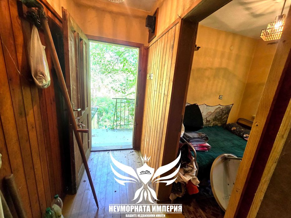 Продавам двуетажна вила/къща 99РЗП с 965кв.м. двор в село Югово общ.Лъки