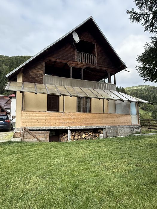 Inchiriez casa de vacanta rucar bran