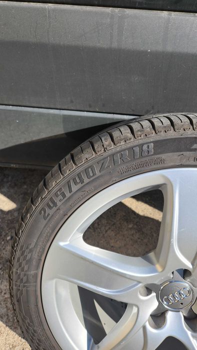 18" Оргинални джанти  с летни гуми 245/40/18 за Audi