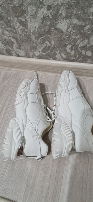 Кроссовки 37 р новые