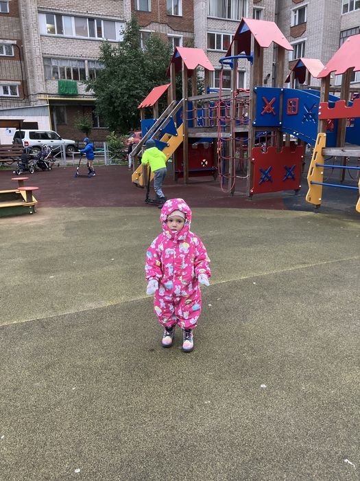 Продам комбинезон на весну(на 2-4 года)