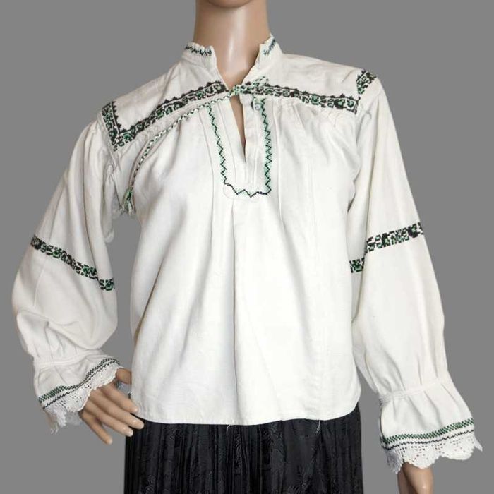 Ie traditionala veche din Lapus, spacel autentic vechi Transilvania M