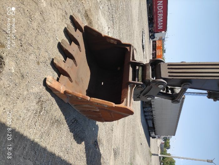 Экскаватор Volvo EC300DL с гидромолотом