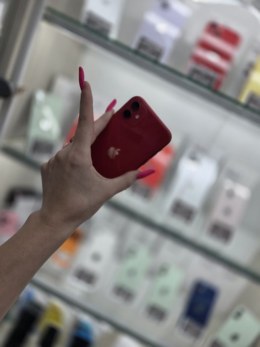 Humor GSM oferă spre vânzare / iPhone 11 / 128 GB / Red / Garanție 12 luni / Rate