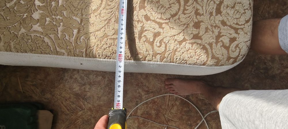 Продам диван старый