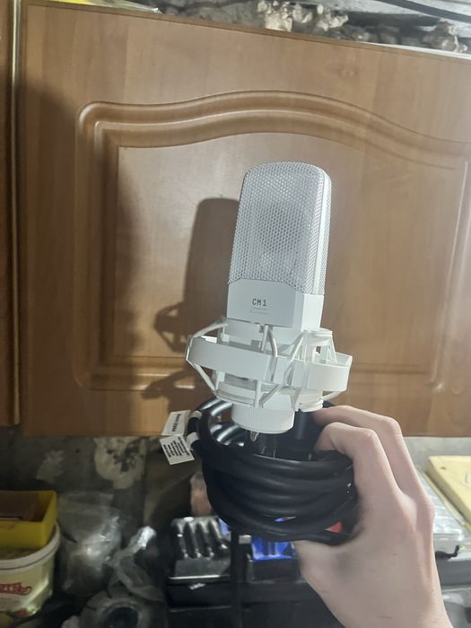 Продается студийный микрофон Arturia CM1