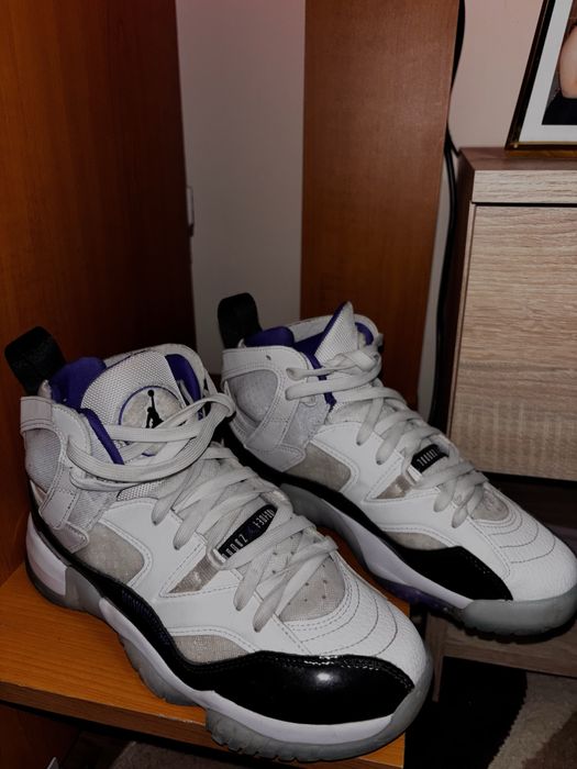 Jordand Jumpman Two Trey