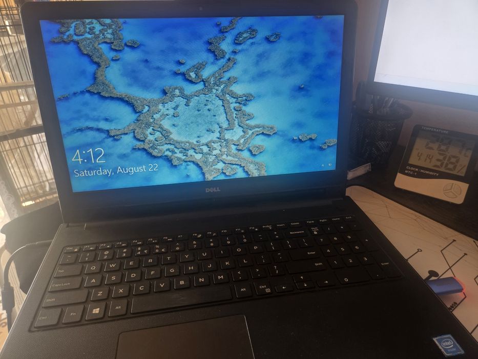 Vând Laptop Dell Inspiron 15 – 8GB RAM – SSD Kingston 480GB – Windows 10