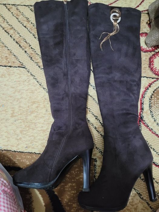 Разбираю обувь связи переездом.