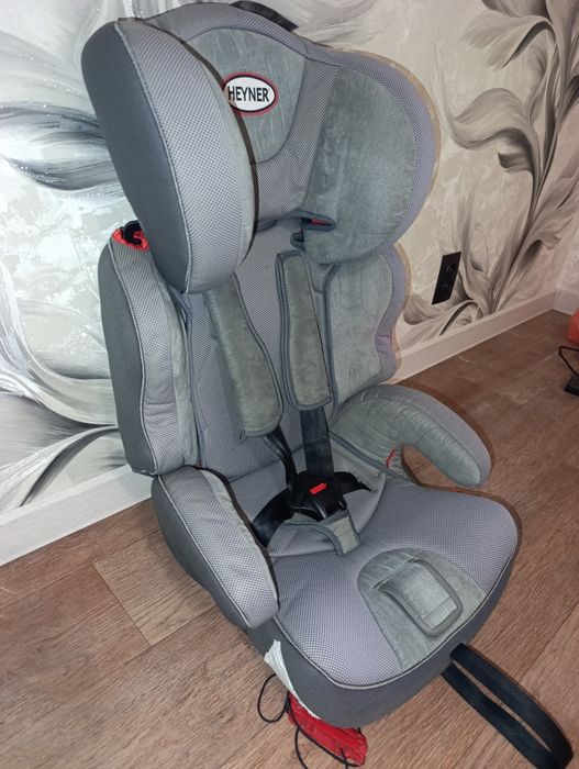 Продам детское автокресло  Heyner
