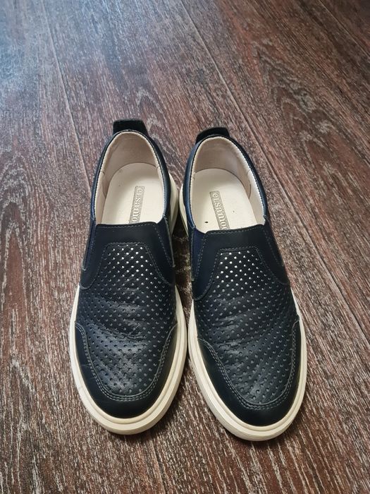 Продам школьные туфли