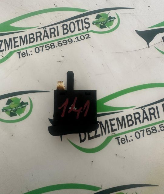Buton dezaburire parbriz Volkswagen VW Polo a 3-a generatie 6N