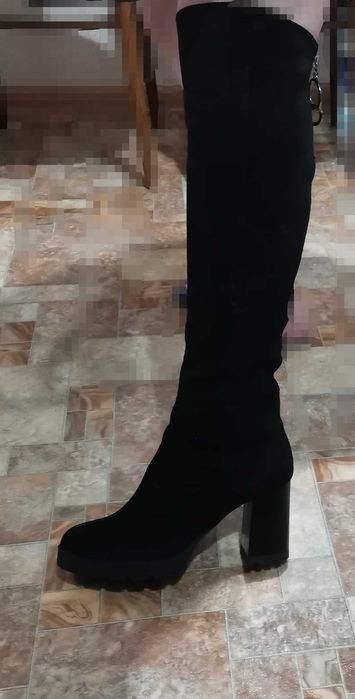 Продам замшевые сапоги