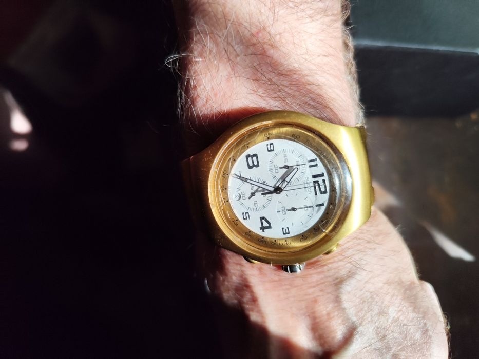 Продам часы Swatch кварцевый хронограф