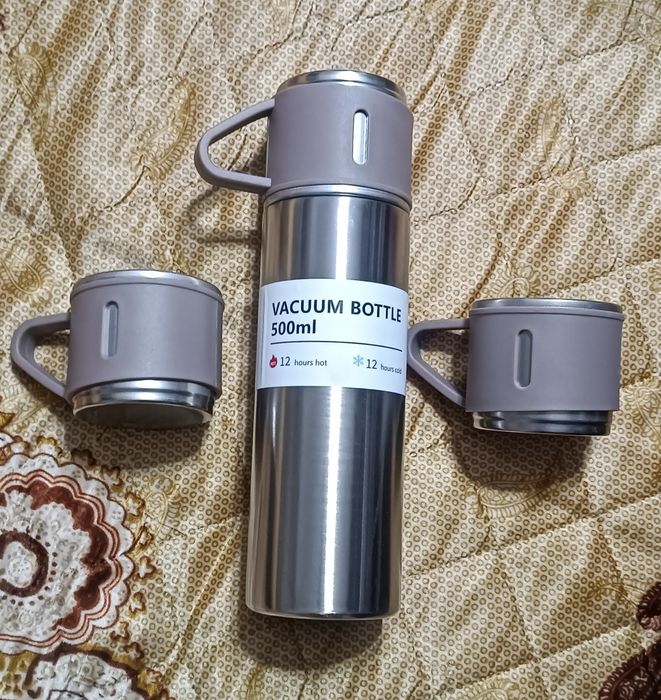 Продам термос с кружками