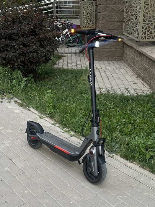 Продам Ninebot f3