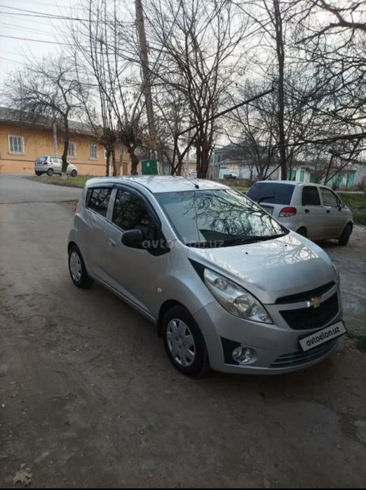 Zo‘r holatdagi avtomobil – hoziroq sotib oling!