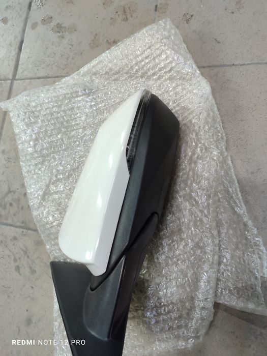 Боковое зеркало левое