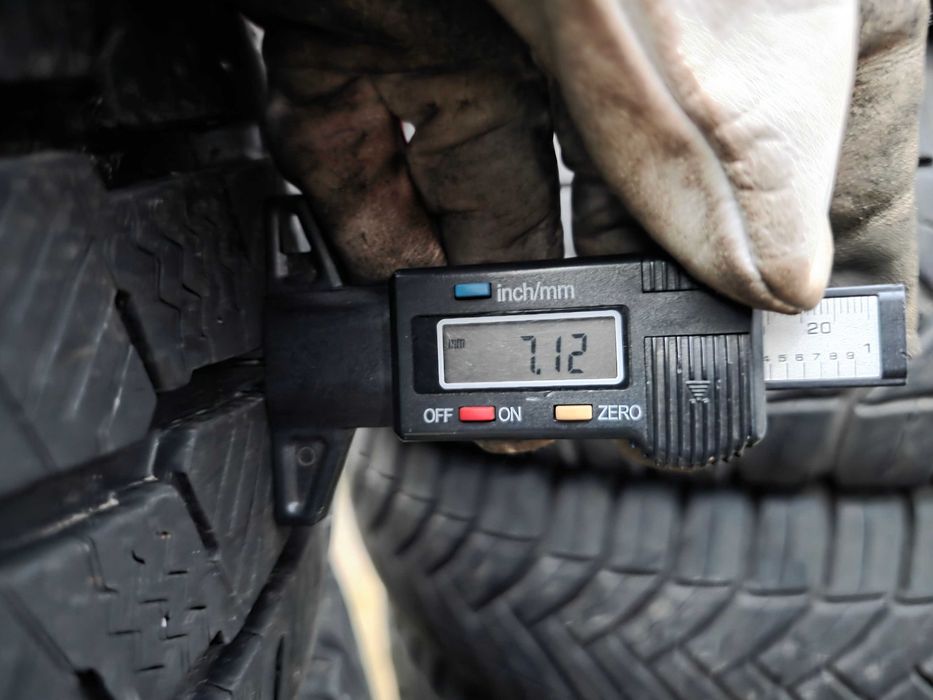 2бр Зимни гуми за бус 215 65 16 С - Michelin