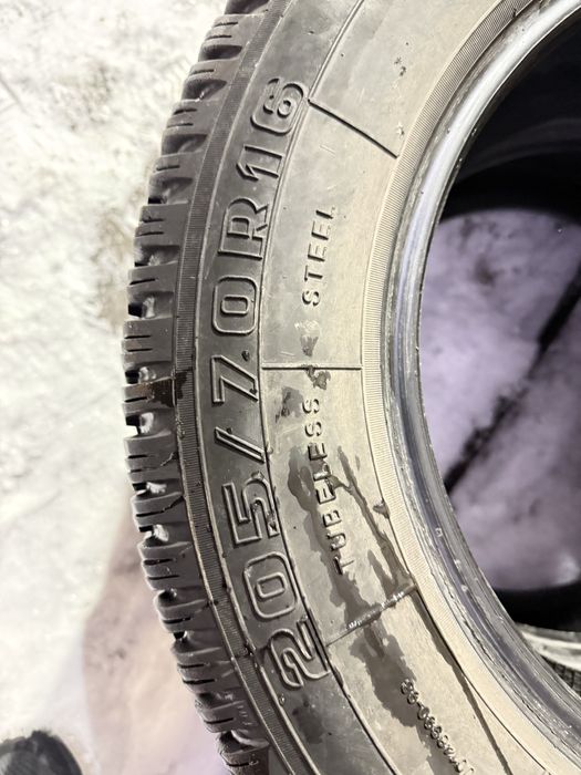 Продам резину на ниву