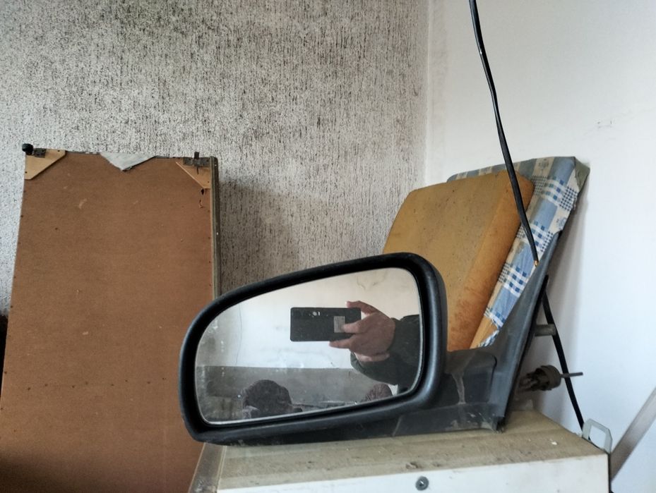Продам боковое левое зеркало