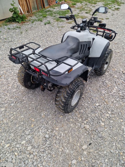 Vănd atv în stare foarte bună