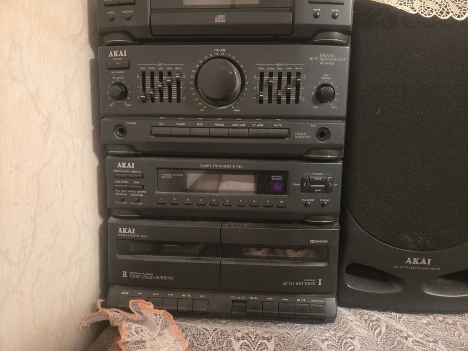 Музикална уредба Akai