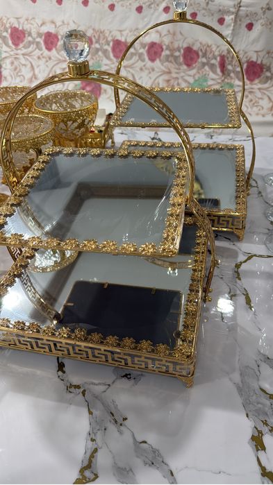 Этажерка с зеркалом