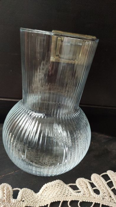 vază simplă transparentă