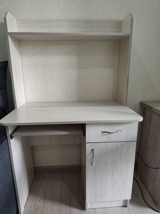 Продаю стол для школьника