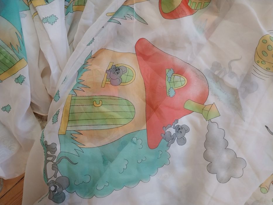 Продавам две детски пердета