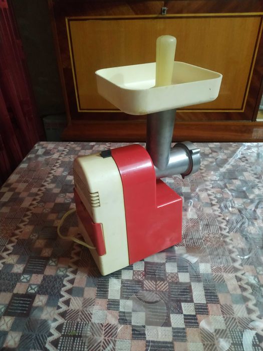 Продается советская электромясорубка